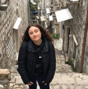 Meet your Posher, Alicia